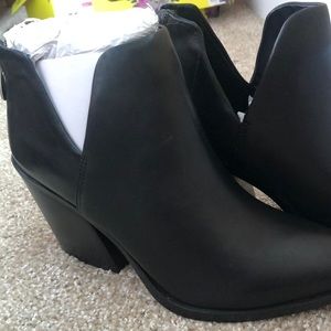 Steve Madden Black bootie